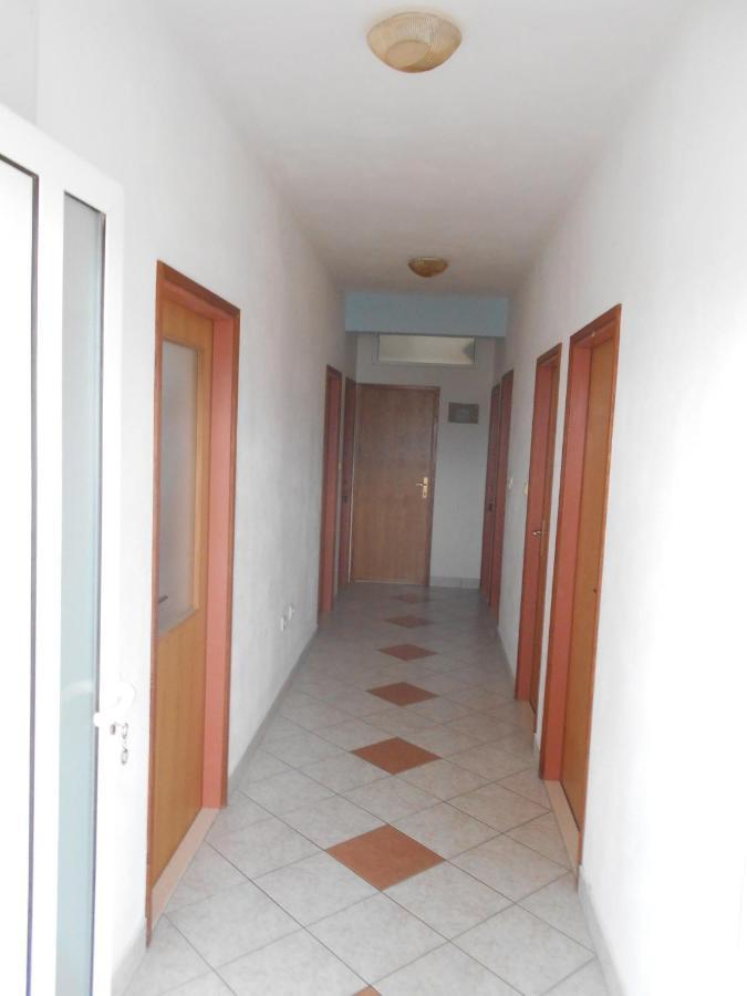Apartments With A Parking Space Kastel Stafilic, Kastela - 16811 Exterior photo